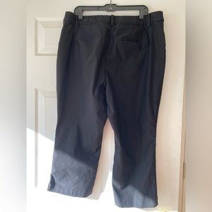 Slightly used lane Bryant capri pants black.
